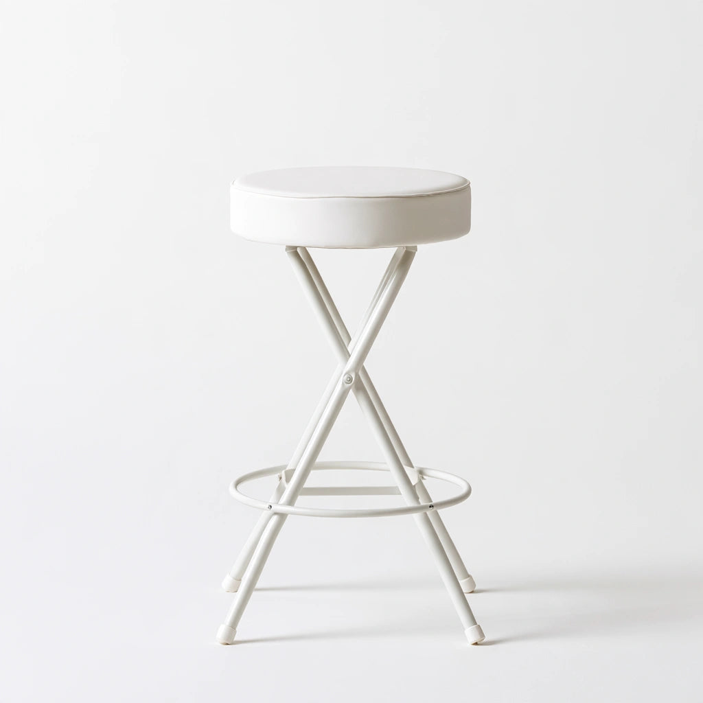 Tabouret pliant aux lignes épurées, coloris blanc